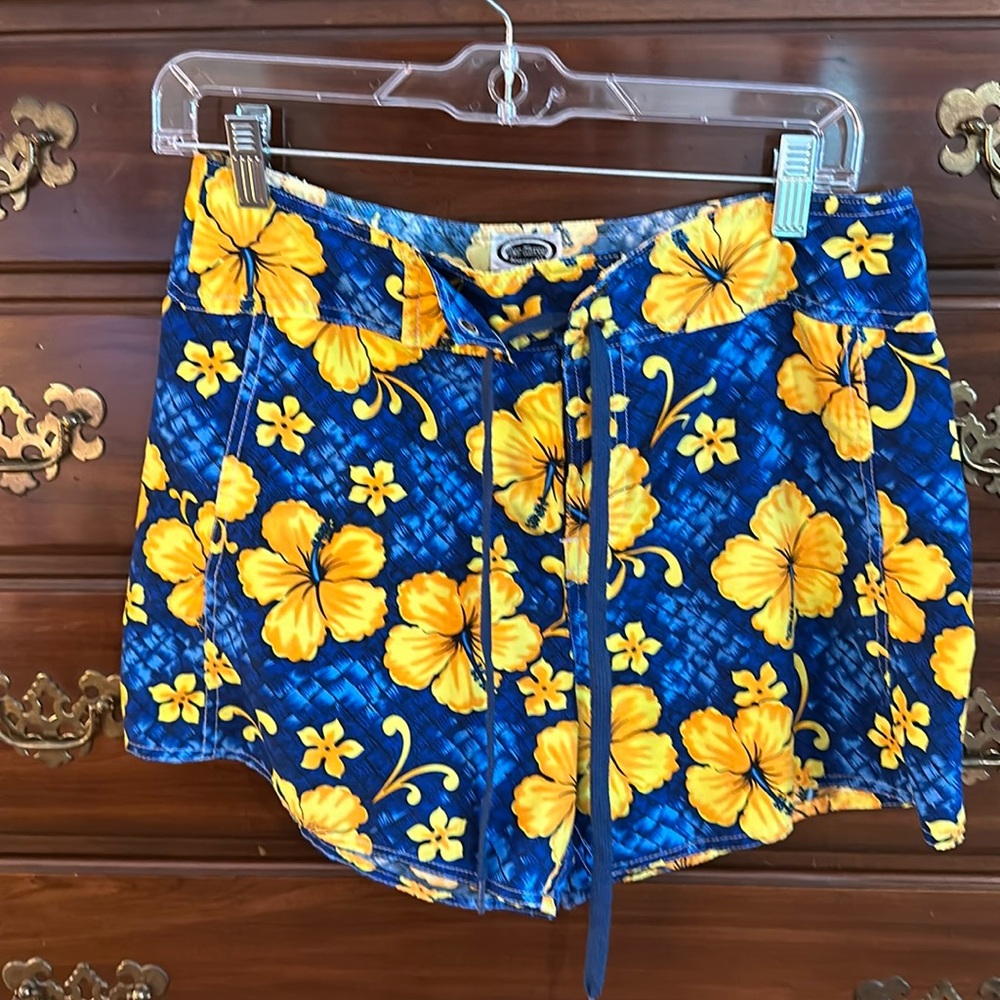 Women’s swim/cover-up shorts